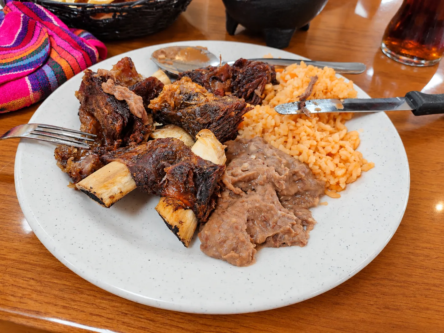 Golden ribs with rice and beans